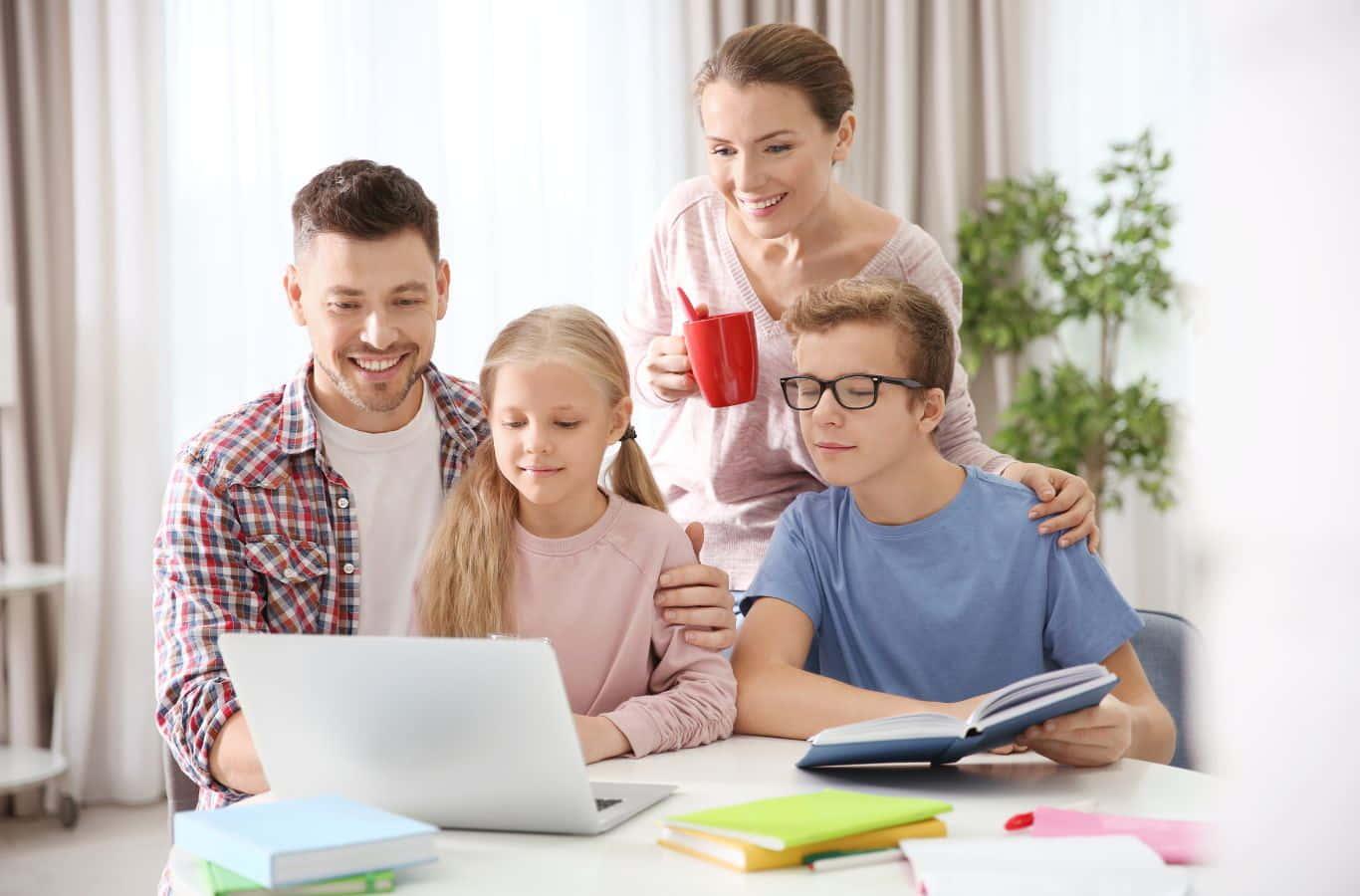 Bài tập tiếng Anh lớp 2 được tổ chức theo chương trình sách giáo khoa