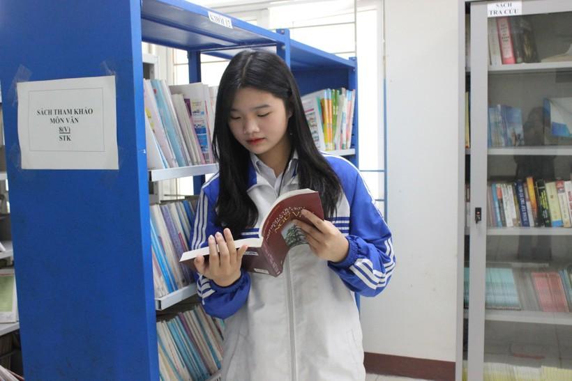 Hoàng Thị Thu Hương, học sinh Trường THPT Đồng Đậu, huyện Yên Lạc (Vĩnh Phúc) giành giải Nhất môn Ngữ văn Kỳ thi chọn học sinh giỏi cấp tỉnh năm học 2022-2023. Ảnh: INT